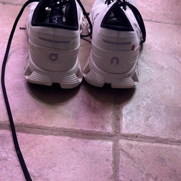 On Running Women's Athletic Shoes - White - Picture 4 of 6